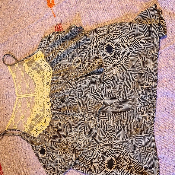 Kirra sheer with lace pattern top in medium - Picture 7 of 8